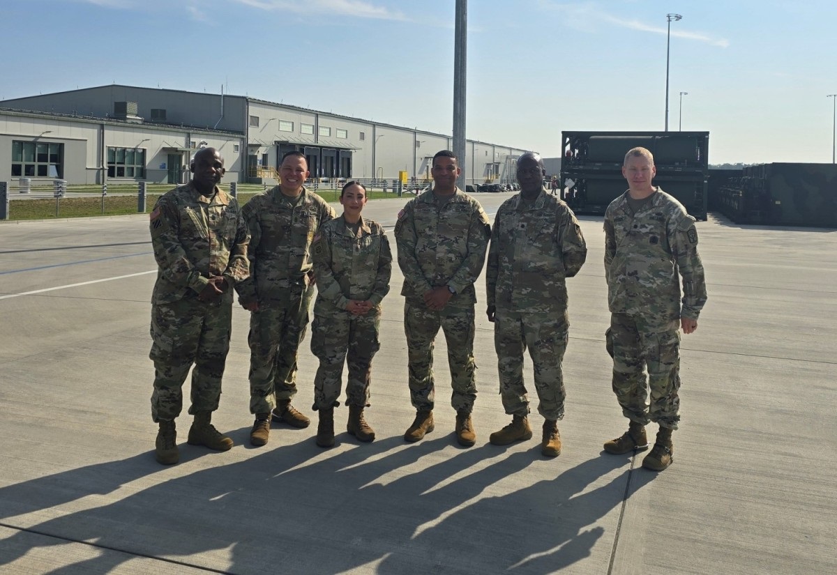 593rd ESC, 53rd Trans. Bn. command teams visit Army