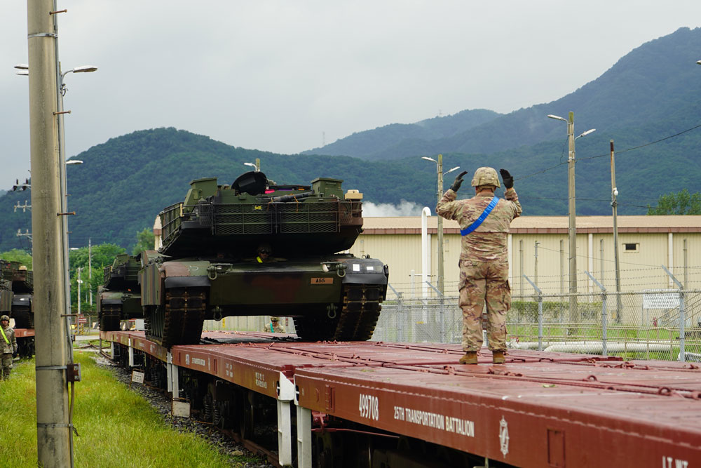 Soldiers disassemble and reassemble new prototype expeditionary rail